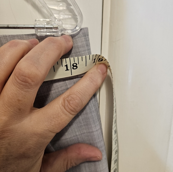 Banana Republic light grey Logan pants - Picture 5 of 8